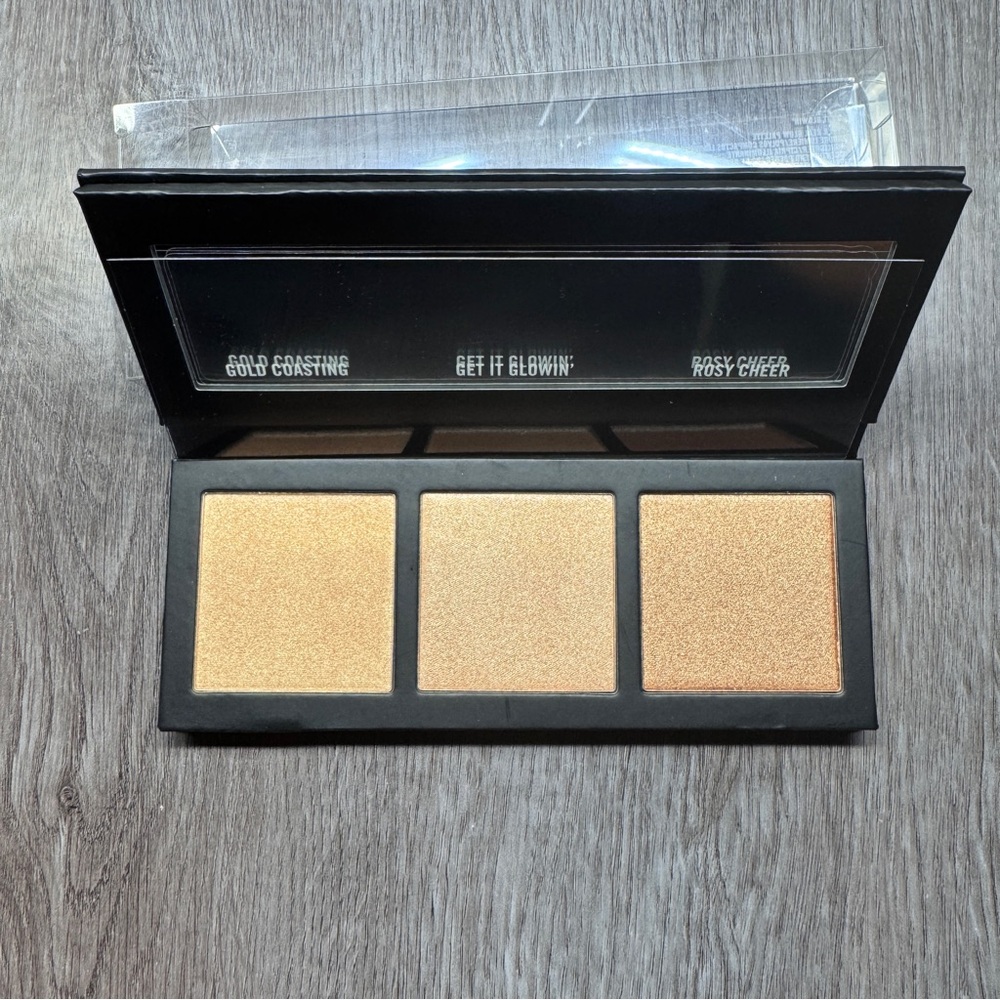 Mac Hyper Real Glow Palette Highlighter Get It Glowin Gold Coasting Rosy Cheer